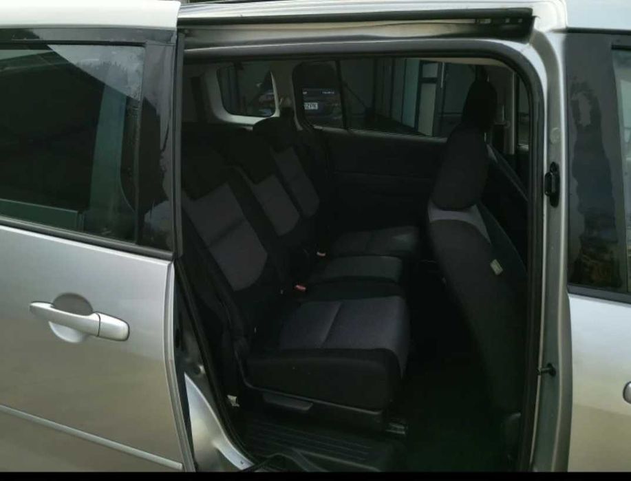 Автомобил Mazda-5