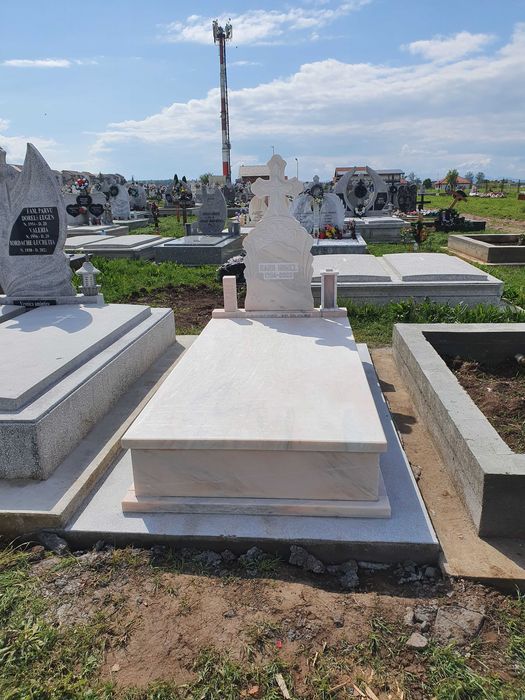 Cruci si morminte marmura si granit