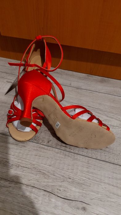 Pantofi/ sandale noi de dans Sansha marimea 35 rosu