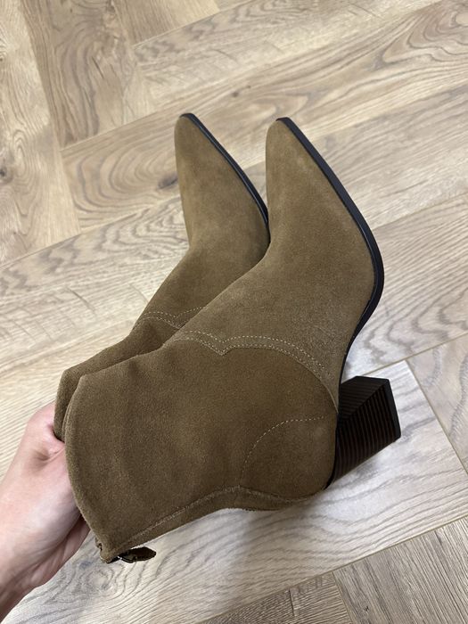 Замшевые ботильоны -казаки Zara