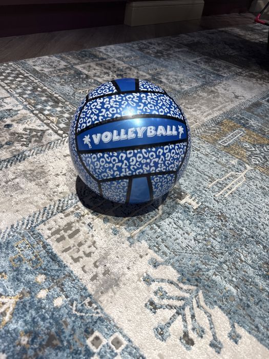 Резиновый мячик.