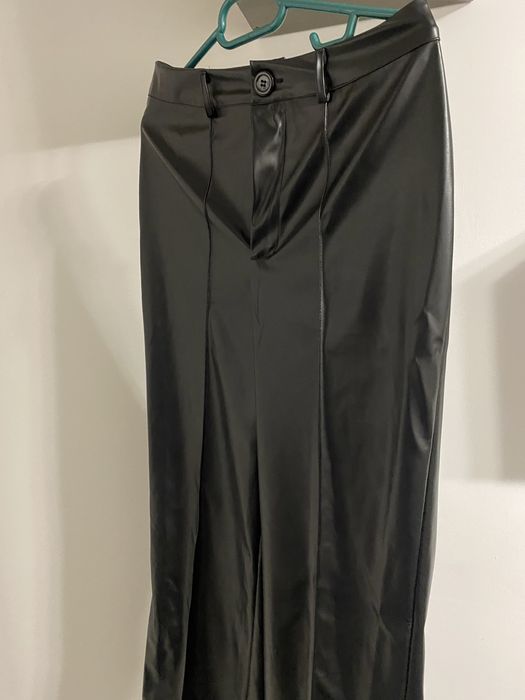 Pantaloni de piele