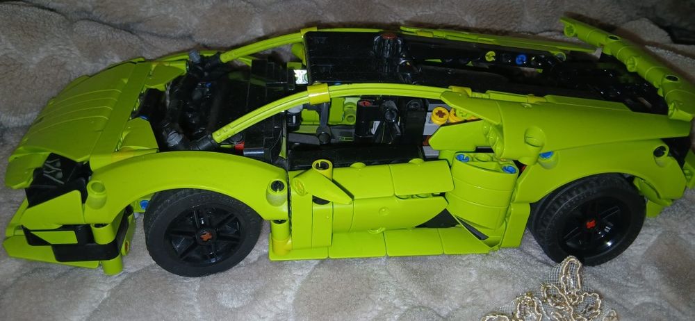 Vand set lego lamborghini huracan ca nou