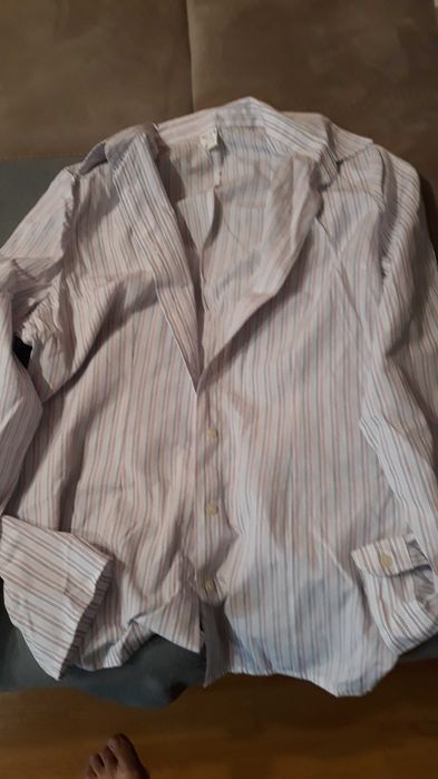 Продавам униформа-риза за ОУ Раковски-Варна