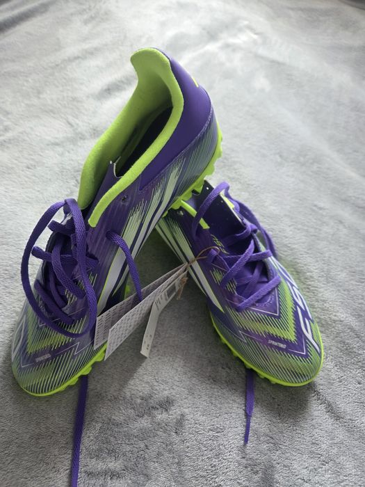 Vand ghete de fotbal Adidas