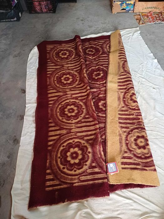 ВИШНЕВО ОДЕЯЛО - 100% вълна