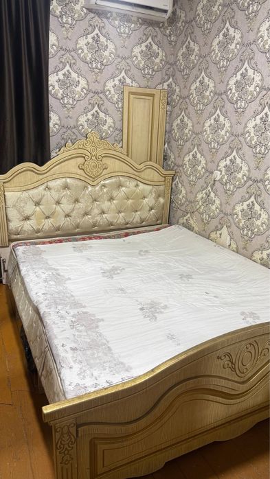 Спальный мебель сотилади.