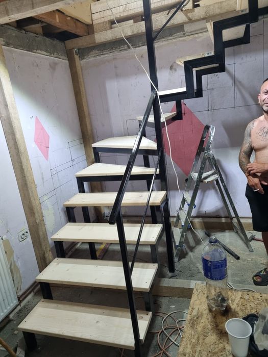 Scari zincate pe comandă