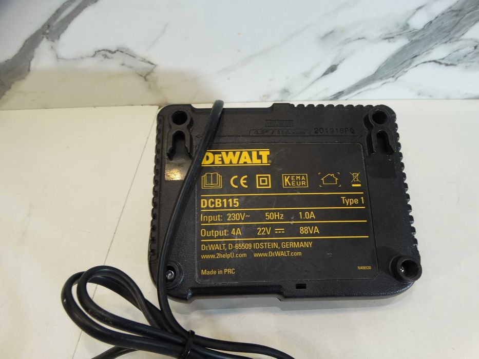 Dewalt DCB 115 - Зарядно