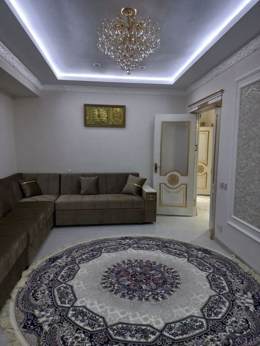 Срочно сдаётся евро ремонт квартира не дорого  в центре городо !!!