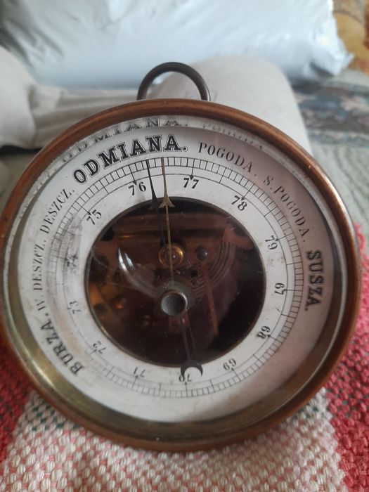 Продам барометр старинный.