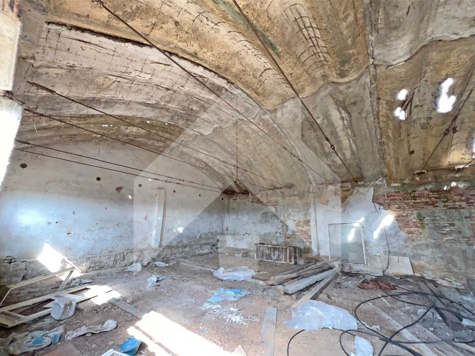 Продава БИЗНЕС имот СКЛАДОВЕ с ЖИЛИЩНА част в с. Стоян Михайловски