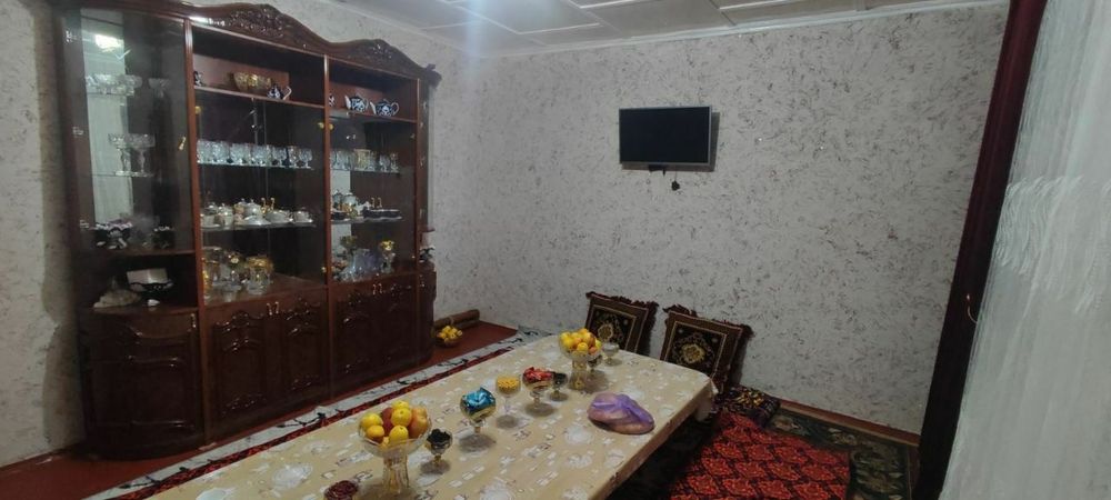 Ховли сотилади..