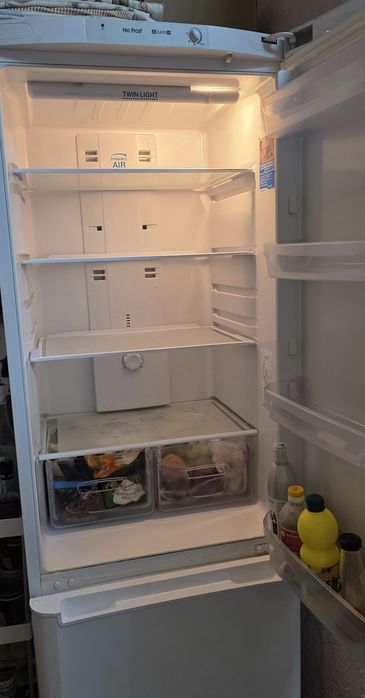 Продам холодильник indesit