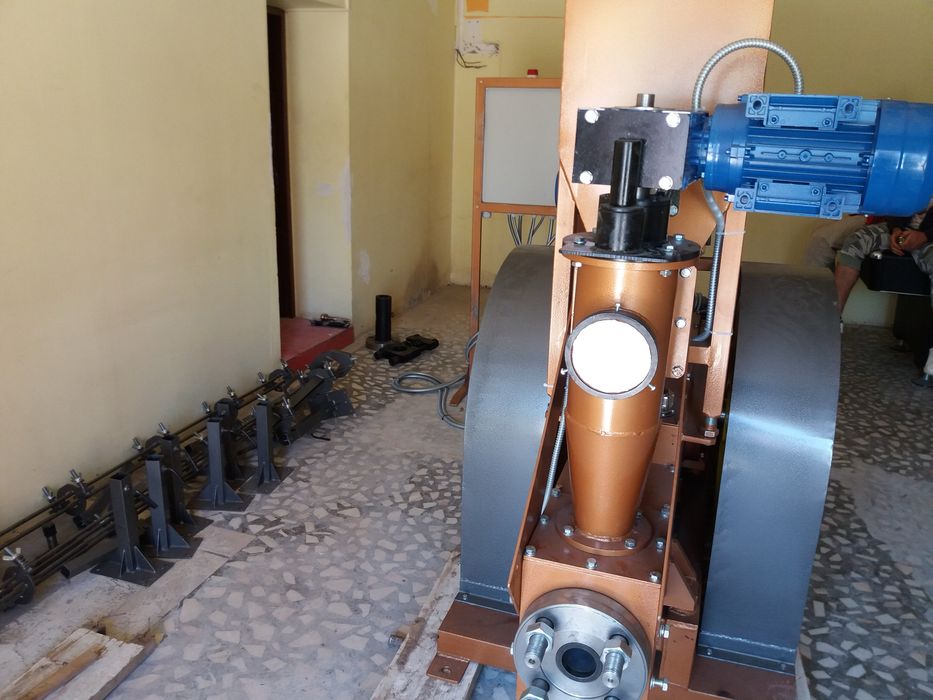 Presa de brichetat rumegus si uscator rumegus, 300kg/ora