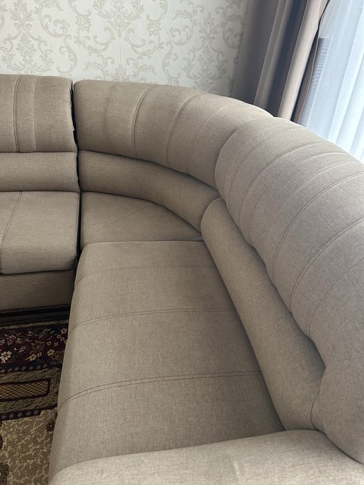 Б/У угловой диван 2.10x160 и кресло