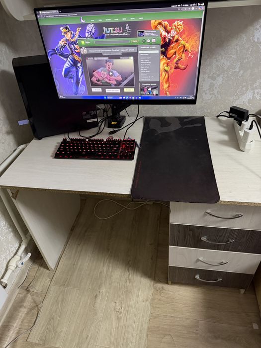 Компьютерный стол