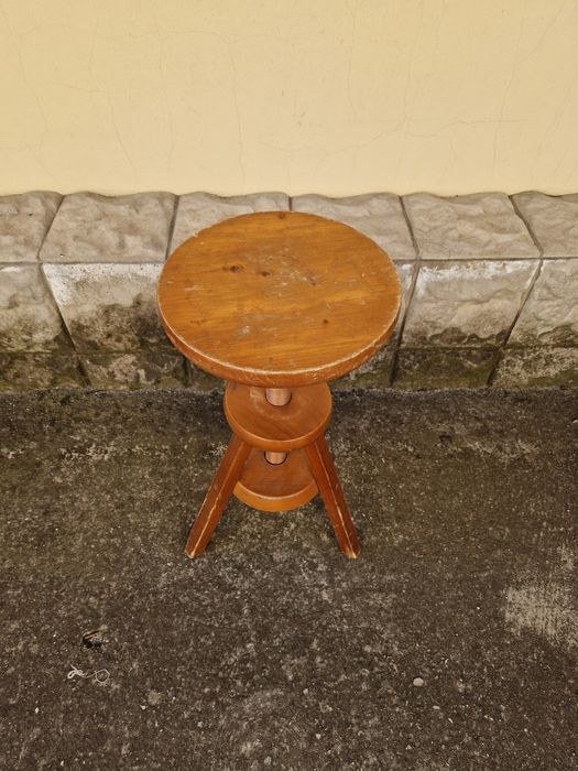 Индустриално антикварно работно дървено столче