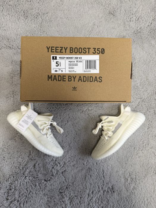 Yeezy 350 V2 Bone