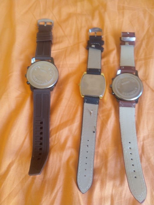 Лот нови часовници.