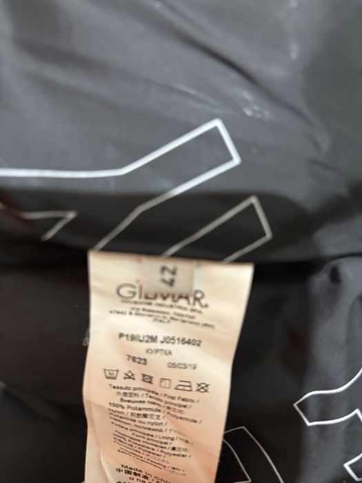 Geaca Ice Play autentica  stare foarte buna ,călduroasa ,cu glugă