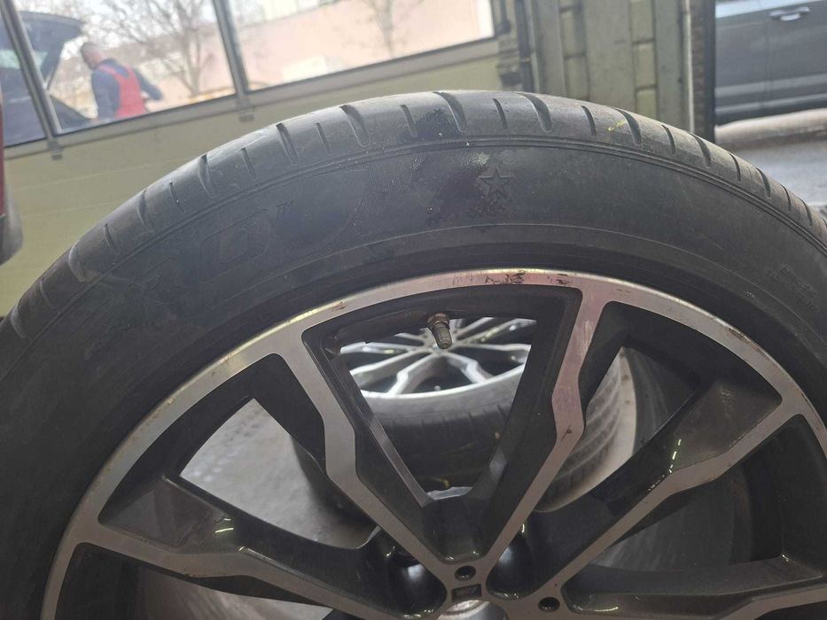 Vând set anvelope de vară Pirelli P Zero – omologare BMW 275/40/R20 si 245/45/R20