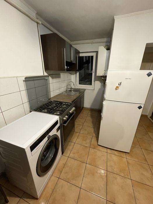 Inchiriez apartament