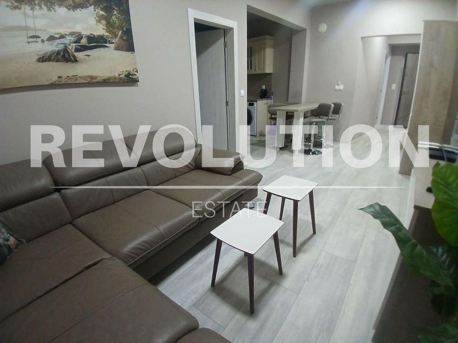 Тристаен апартамент в района на ЖП гара!