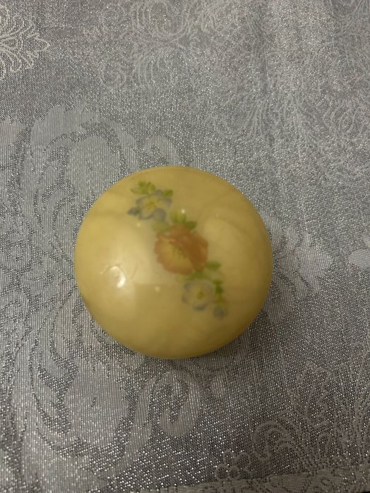 Cutie bijuterii din alabastru