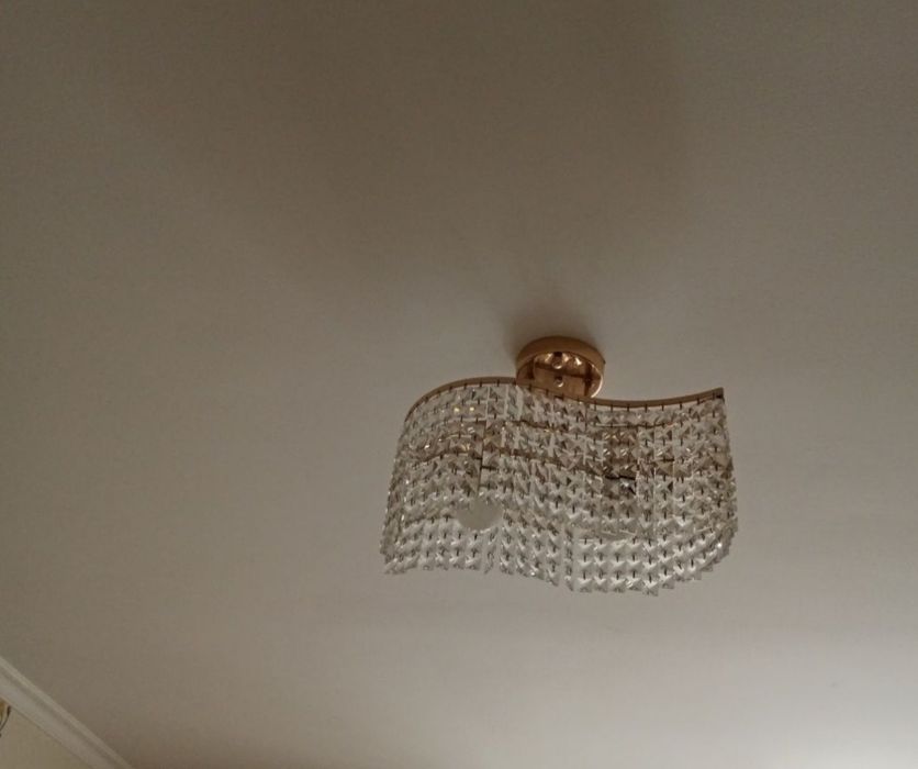 Люстра   продам.