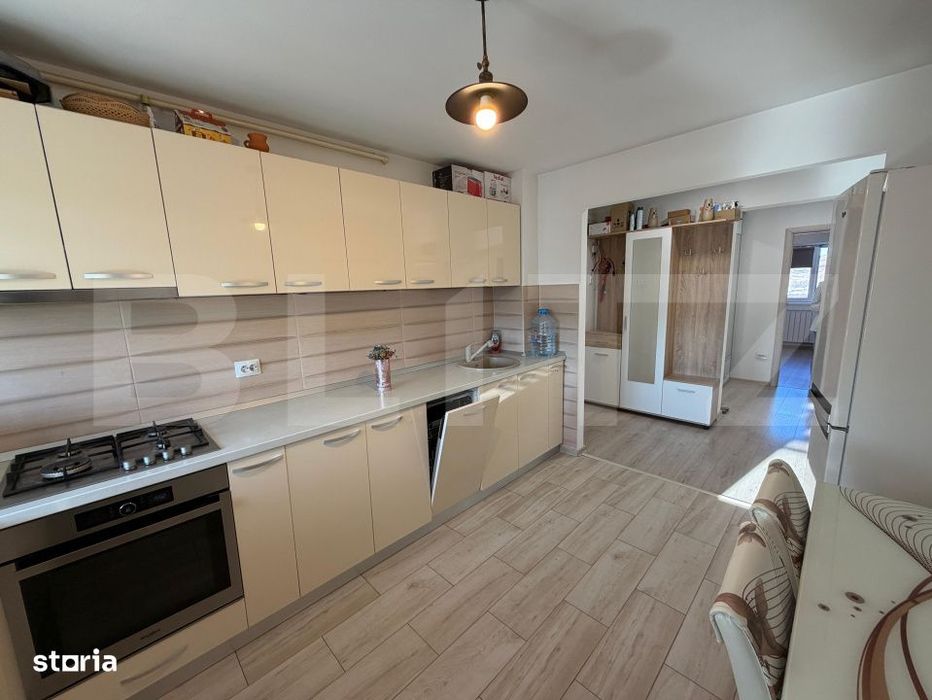 Apartament de vanzare, cu 3 camere