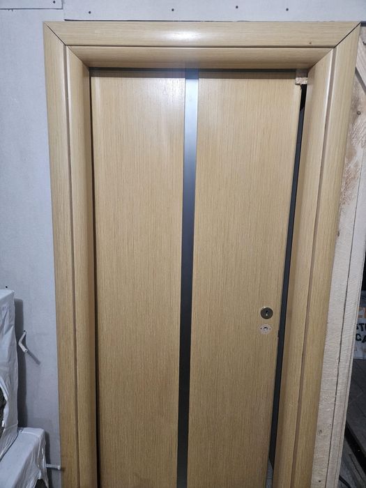 Disponibila 5 usi porta