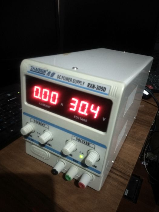 Блок питания лабораторный