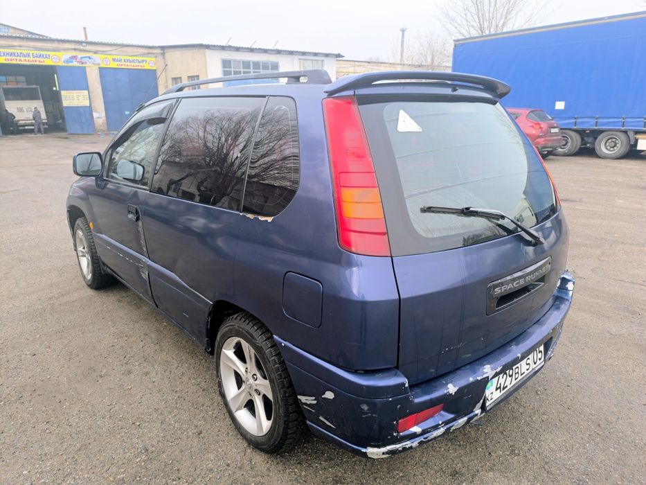 Митсубиси Спейс Руннер