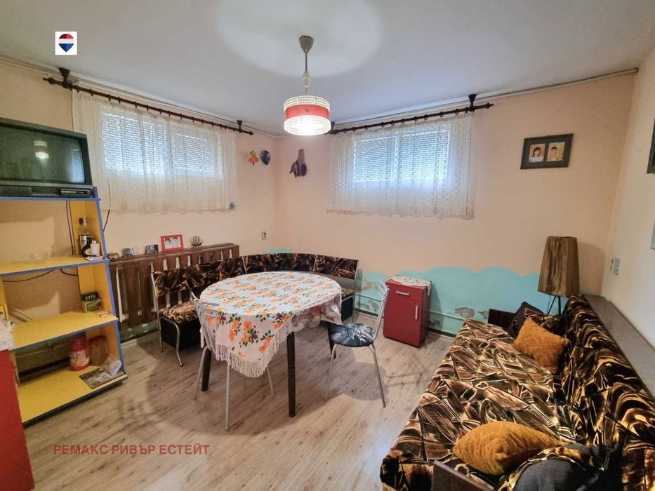 Две къщи в един двор за продажба с. Красен, обл. Русе
