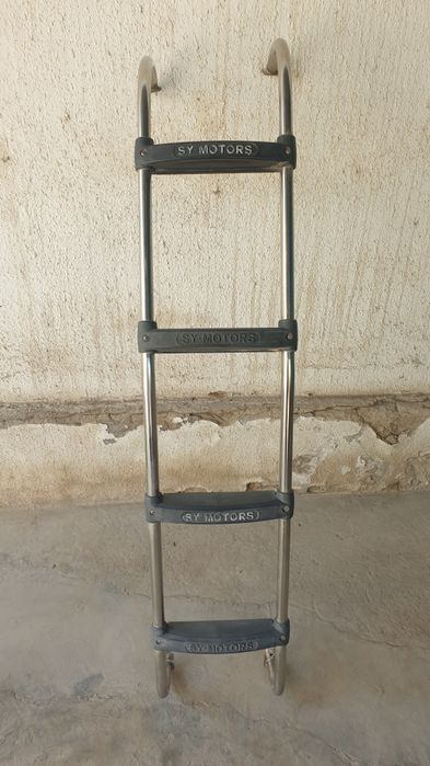 Продается лестница на микроавтобуса ИСТАНА,ХУНДАЙ