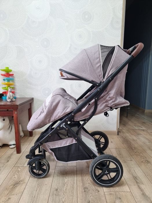 Продается детская коляска в отличном состоянии.
