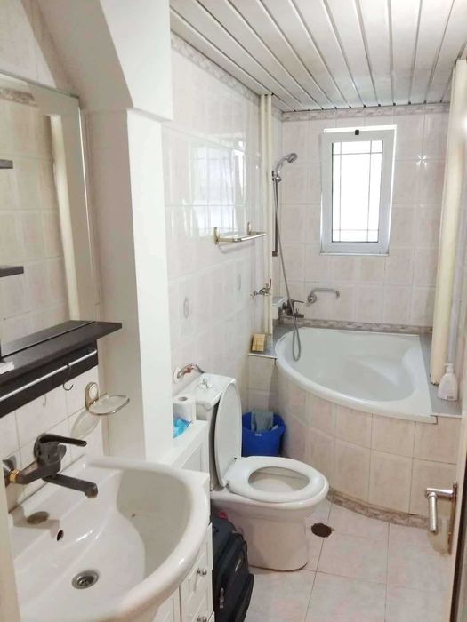 Давам под наем двустаен апартамент в топ центъра на гр. Перник