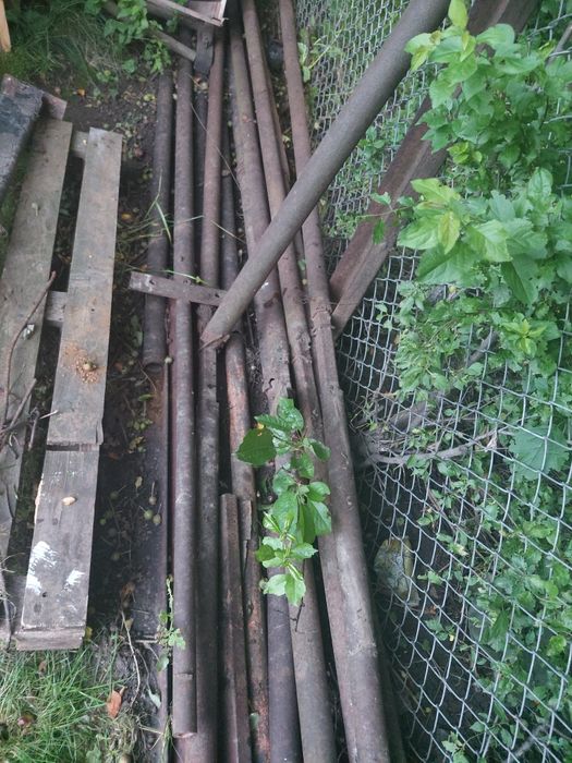 Țeavă metalică veche