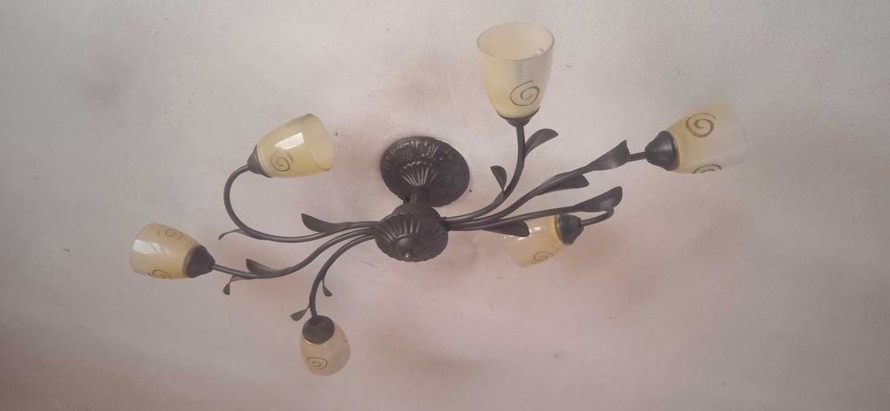 Люстра потолочная 6 рожковая.