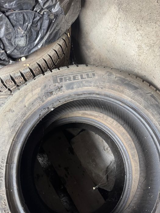 Шины  pirelli зимние с шипами , хорошее качество