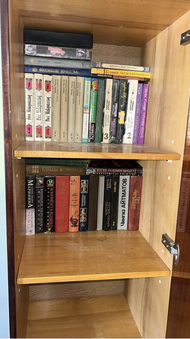 Продаю очень много книг