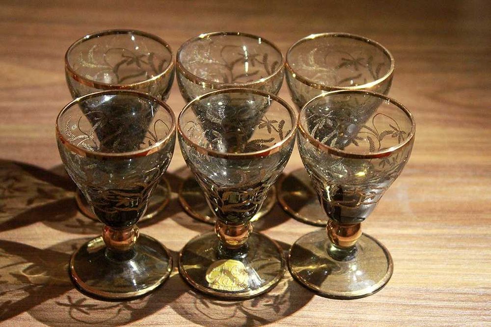 Рюмки маленькие для ликеров и бальзамов Богемия (травление,золото) 6шт