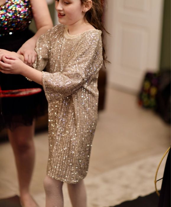 Нарядное платье на девочку 9-11 лет