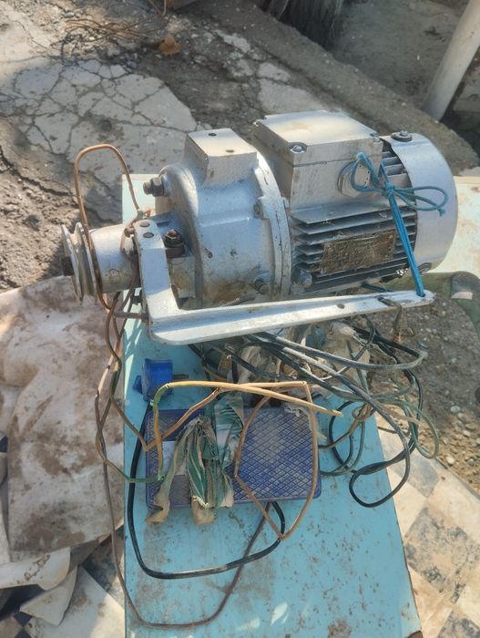 Швейная машина почти в рабочем состоянии