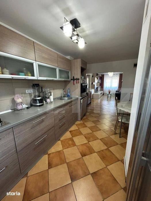 Apartament de vanzare – 4 camere, 85 mp, etaj 2, zona centrala