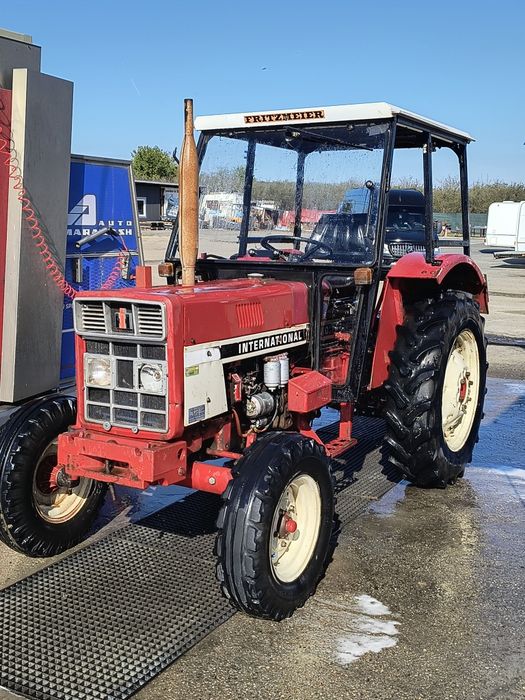 Vând Tractor International 533