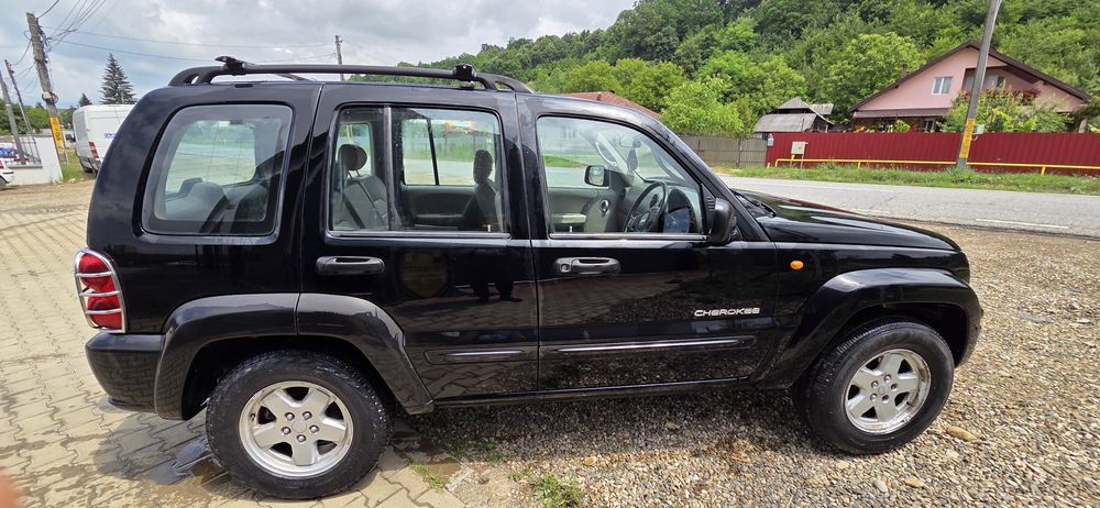 Vând Jeep Grand  Cherokee