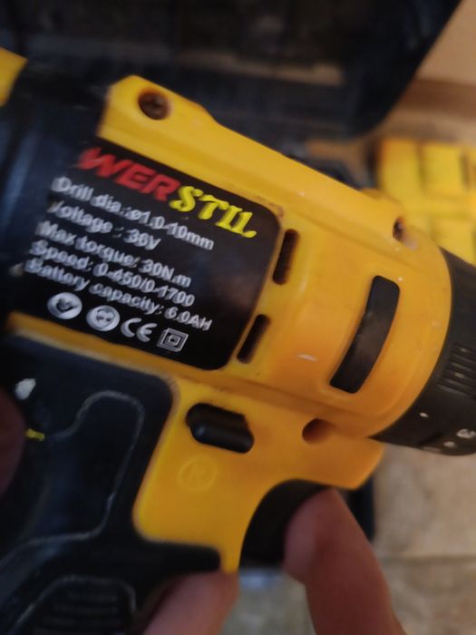 DeWALT DCD 996 и още един винтоверт.