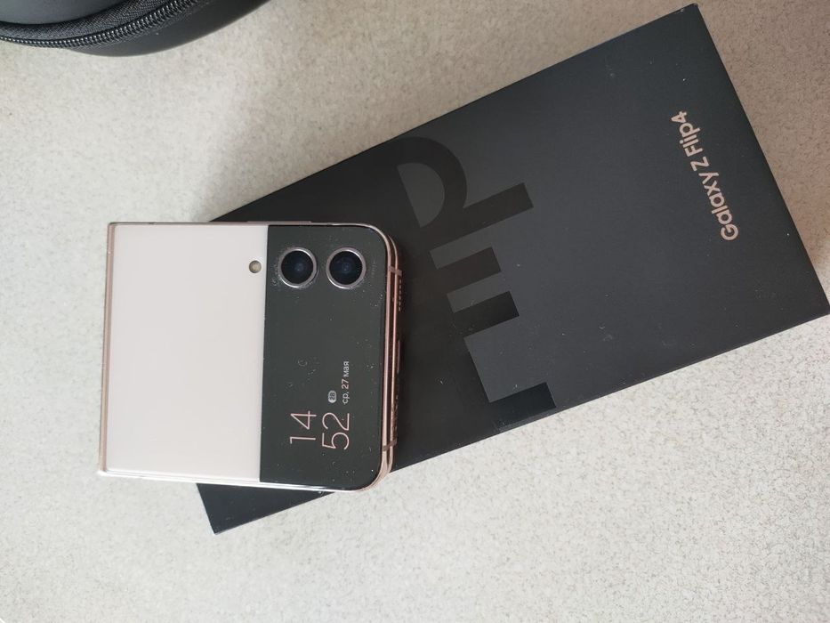 Срочно продам  SAMSUNG Z FLIP 4